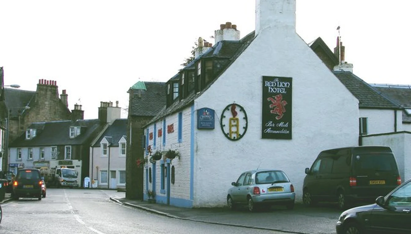 Red Lion Inn exterior in Doune