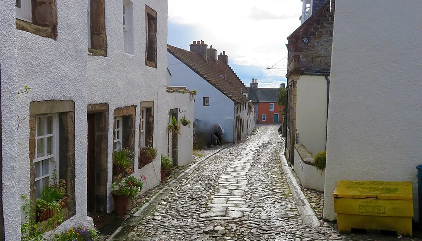 Cobbled Little Causeway in Culross, an Outlander filming stop